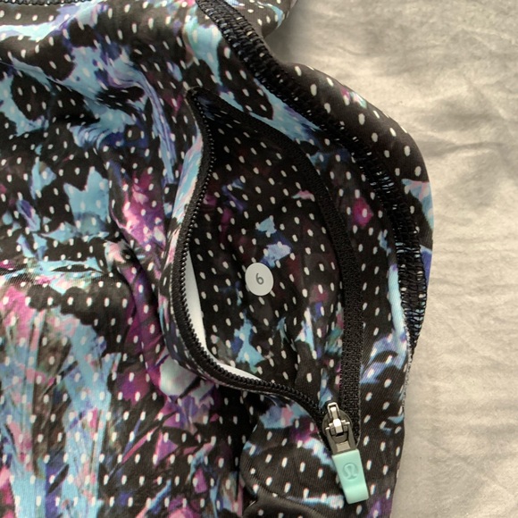 Lululemon All Sport Crop size 6 - Picture 6 of 6